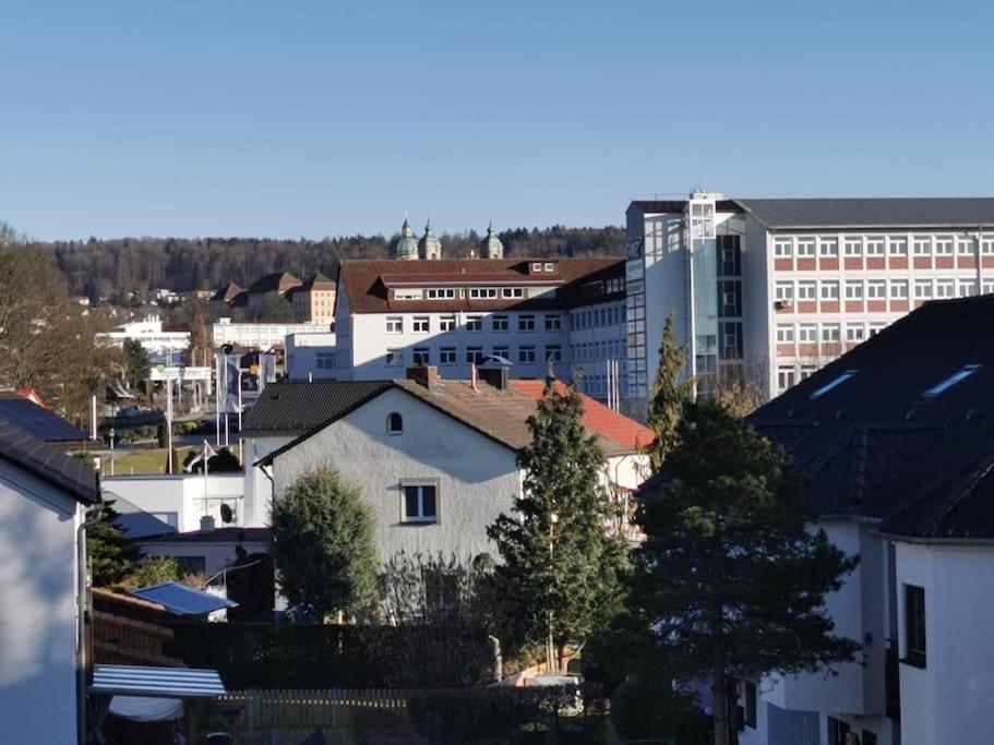 Schoene Grosse Ferienwohnung Basilikablick Stadtnah Ruhig Naehe Bodensee Mit Aussicht Weingarten  Extérieur photo